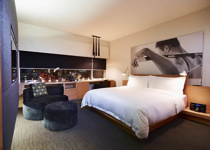 Le Germain Hotel Maple Leaf Square