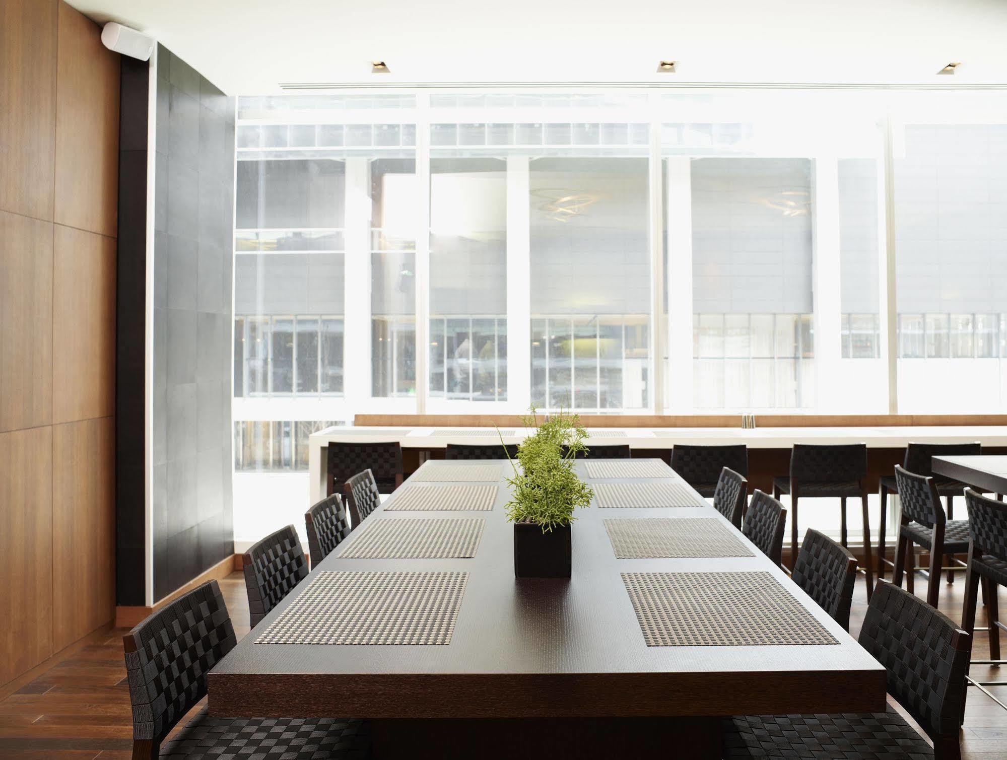 Hotel Le Germain Maple Leaf Square 4*